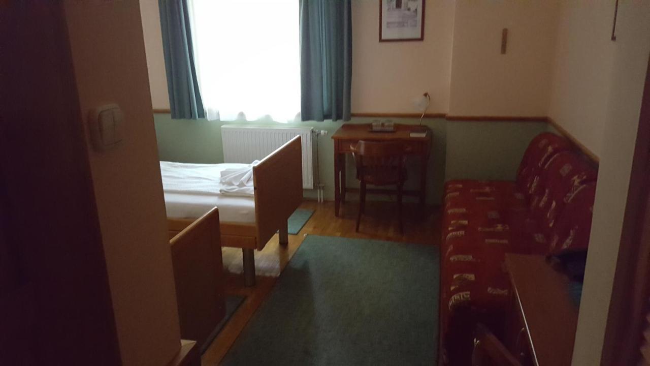 Laetitia Panzio Bed & Breakfast Kaposvar Exterior photo