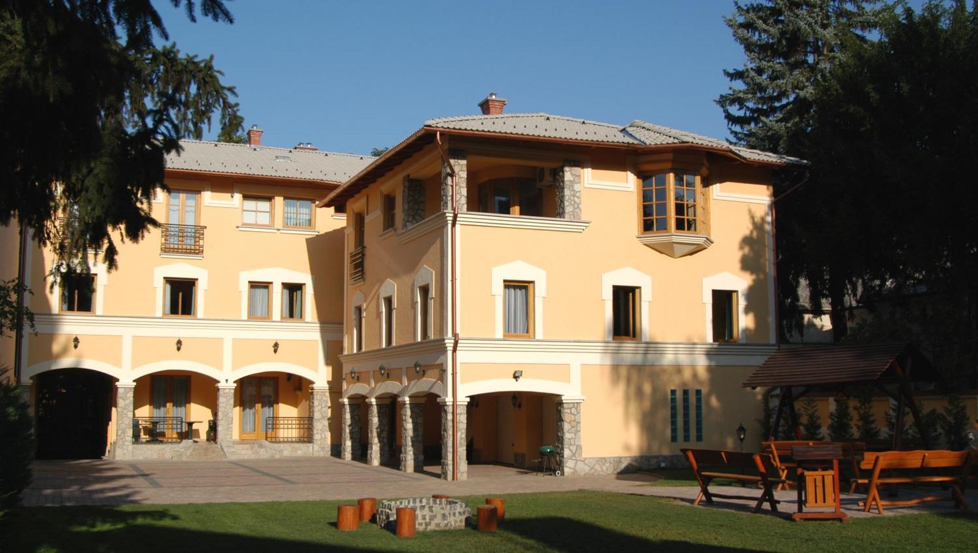 Laetitia Panzio Bed & Breakfast Kaposvar Exterior photo